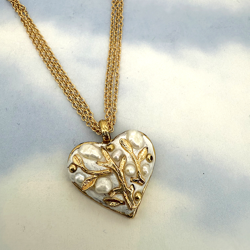 Luster & Light Medium Heart Necklace