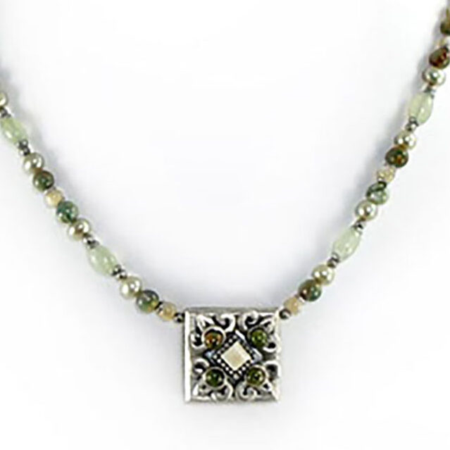 Moss Garden Square Necklace